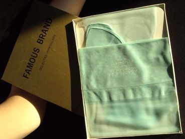 Famous Brand Vintage Nylonstrümpfe Blue Grass Grün Nylons