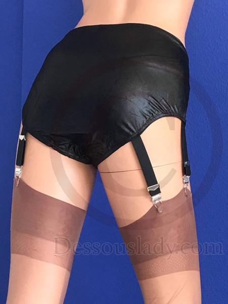 Strapsshort 6 Halter schwarz im Schritt offen