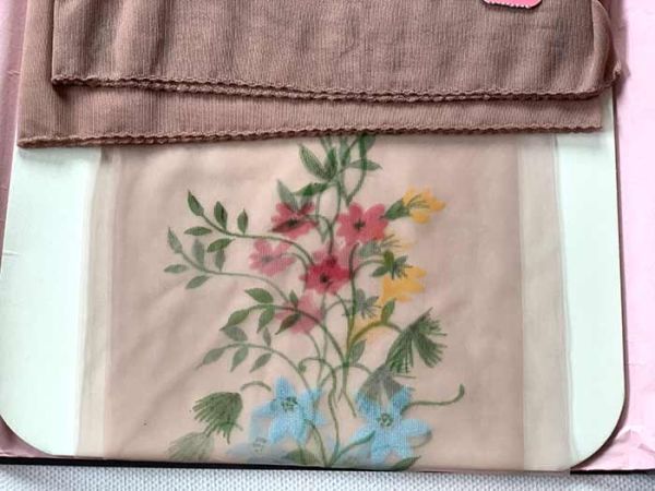 Schiaparelli Bouquet Flower Artwork Vintage Nylonstrümpfe US 9,5