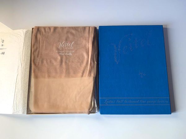 Veitel handbemalte Schmetterlinge Vintage Nylonstrümpfe US 10,5 M