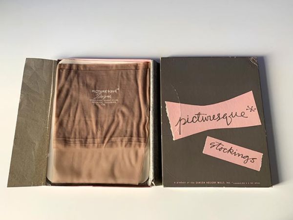 Picturesque Vintage Nahtnylonstrümpfe Fuss Dekor Design US 10,5