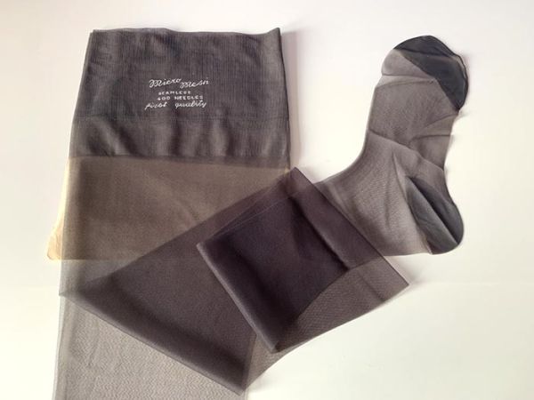 MEC Vintage Nylonstrümpfe RHT Nylons Grau US 9 Lang