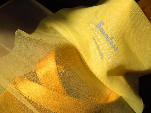Araline US Nylon Strümpfe Gelb Größe 10