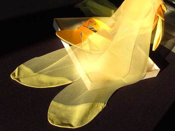 Araline US Nylon Strümpfe Gelb Größe 10