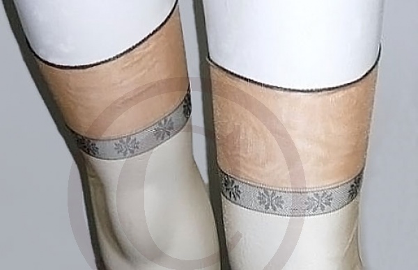 Vintage goldfarbene US Nylonstrümpfe mit schwarzem Streifen