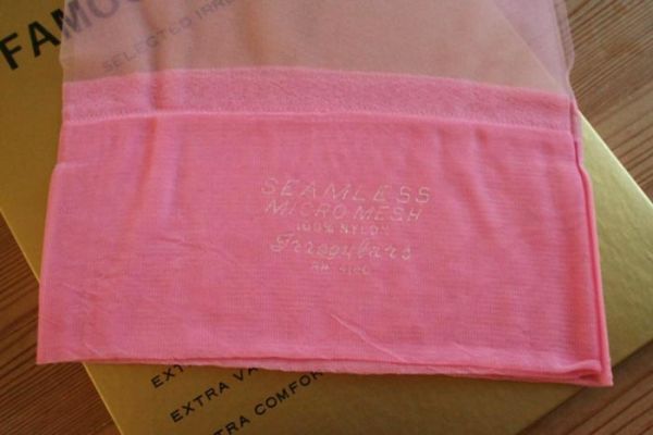 Famous Brand Vintage Nylonstrümpfe Pink Nylons US 8,5