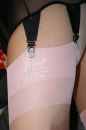 Tragebeispiel Veitel Pink/Braune Nahtnylonstrümpfe